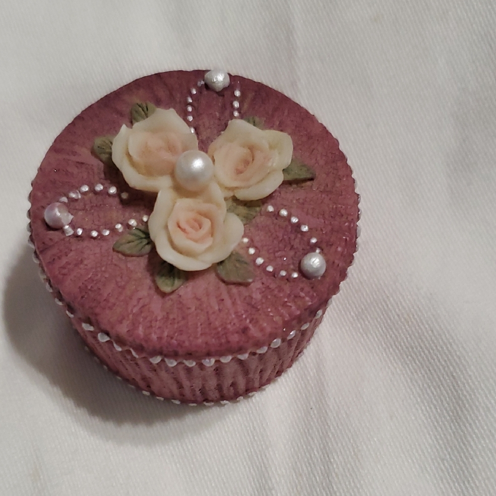 DEZI Elegant Purple and Cream Jewelry with Floral Accents